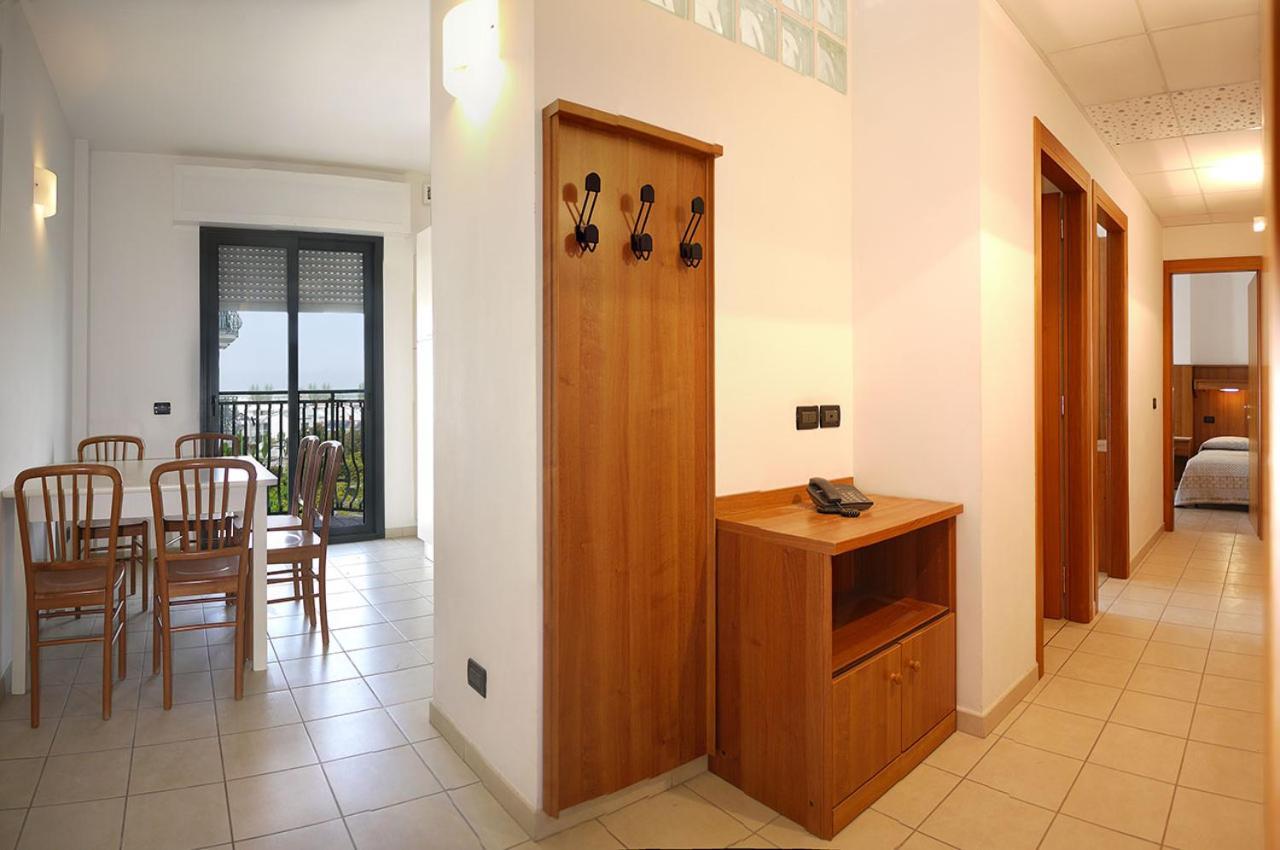 Residence Alla Rotonda ลิโดดิเยโซโล ภายนอก รูปภาพ